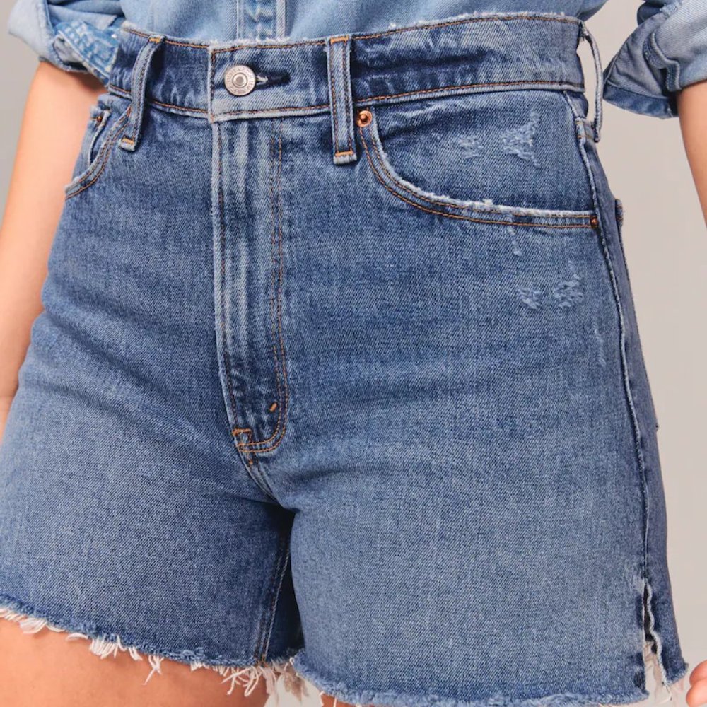 Abercrombie & Fitch 4" High Rise Mom Short Size 14/32